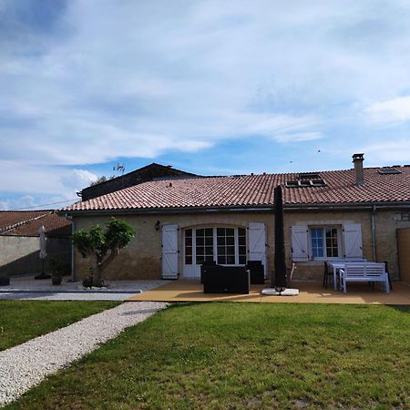 Вилла Domaine Des Pres De Joussac - Protocole Sanitaire Strict Jau-Dignac-et-Loirac Экстерьер фото