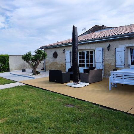 Вилла Domaine Des Pres De Joussac - Protocole Sanitaire Strict Jau-Dignac-et-Loirac Экстерьер фото