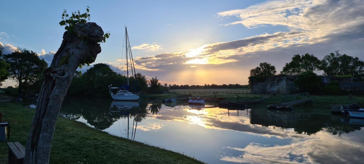 Вилла Domaine Des Pres De Joussac - Protocole Sanitaire Strict Jau-Dignac-et-Loirac Экстерьер фото