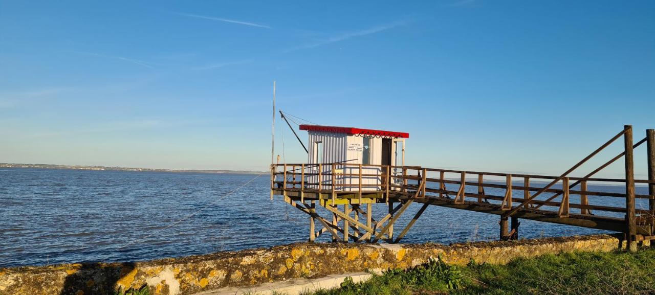 Вилла Domaine Des Pres De Joussac - Protocole Sanitaire Strict Jau-Dignac-et-Loirac Экстерьер фото